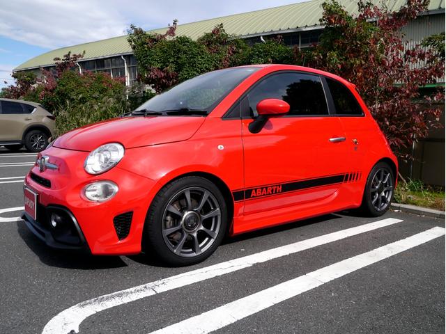 アバルト５９５ ベースグレード　１オーナー車　１４００ｃｃターボ　５速マニュアル　Ｌａｒｇｕｓ製車高調スペックＳ　調整式スタビリンク　車高調レンチ　レコードモンツァマフラー　スペアキー（15枚目）