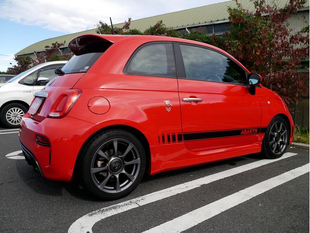 アバルト５９５ ベースグレード　１オーナー車　１４００ｃｃターボ　５速マニュアル　Ｌａｒｇｕｓ製車高調スペックＳ　調整式スタビリンク　車高調レンチ　レコードモンツァマフラー　スペアキー（29枚目）