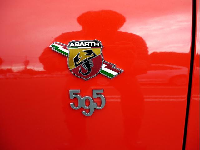 アバルト５９５ ベースグレード　１オーナー車　１４００ｃｃターボ　５速マニュアル　Ｌａｒｇｕｓ製車高調スペックＳ　調整式スタビリンク　車高調レンチ　レコードモンツァマフラー　スペアキー（38枚目）