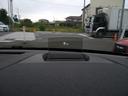 ヘッドアップディスプレイを装備。運転席前のダッシュに備わります。ボタンで収納することも可能です。