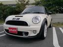 ＭＩＮＩ クーパーＳ　１６００ｃｃターボエンジン　６速オートマホワイトブラックツートンボディ　１７インチＡＷ　パドルシフト　ナビ　地デジＴＶ　記録簿　スペアキー（3枚目）