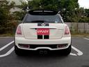ＭＩＮＩ クーパーＳ　１６００ｃｃターボエンジン　６速オートマホワイトブラックツートンボディ　１７インチＡＷ　パドルシフト　ナビ　地デジＴＶ　記録簿　スペアキー（8枚目）