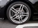装着ホイールはＡＭＧ１８インチとなりタイヤは２０２１年製ピレリを履かせております。フロントはメルセデスベンツロゴ入りブレーキキャリパー＆ドリルドローターを装備。