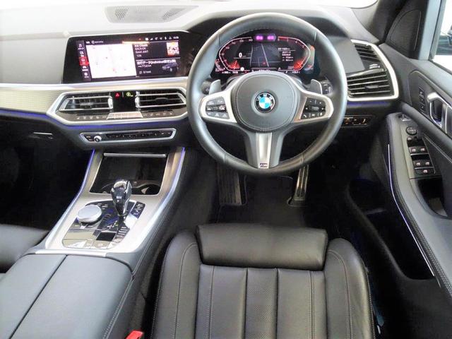 xDrive 35d Mスポーツ ブラックレザー コンフォートアクセス アダプティブMサスペンション ハイビームアシスタント リヤビューカメラ パーキングアシスプラス ヘッドアップディスプレー 20インチMライトアロイホィール(2枚目)