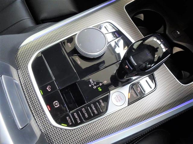 xDrive 35d Mスポーツ ブラックレザー コンフォートアクセス アダプティブMサスペンション ハイビームアシスタント リヤビューカメラ パーキングアシスプラス ヘッドアップディスプレー 20インチMライトアロイホィール(7枚目)