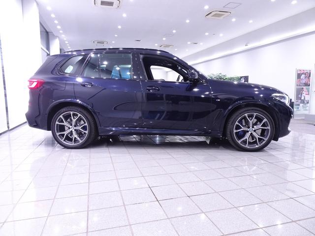 Ｘ５ ｘＤｒｉｖｅ　３５ｄ　Ｍスポーツ　２１インチＭライトアロイホイール　ブラックヴァーネスカレザー　パノラマガラスサンルーフ　ヘッドアップディスプレイ　アクティブクルーズコントロール　フロントリヤシートヒーティング　ＴＶファンクション（4枚目）