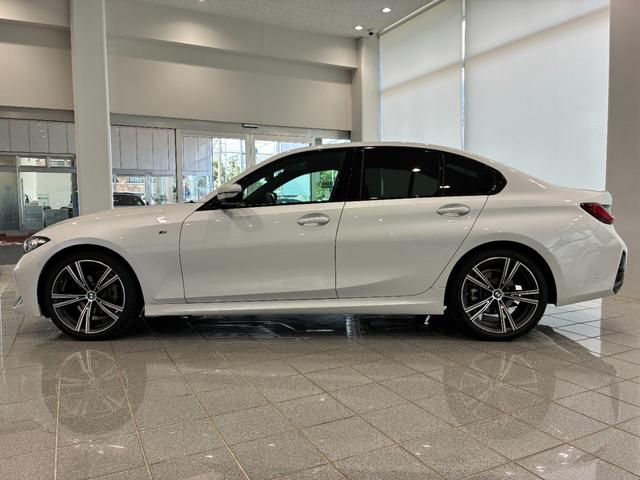 ３シリーズ ３１８ｉ　Ｍスポーツ　エディションシャドー　全国２年保証、ハーフレザーシート、ＬＥＤヘッドライト、パワーリアゲート、１９インチアルミホイール、ＡＣＣ（5枚目）