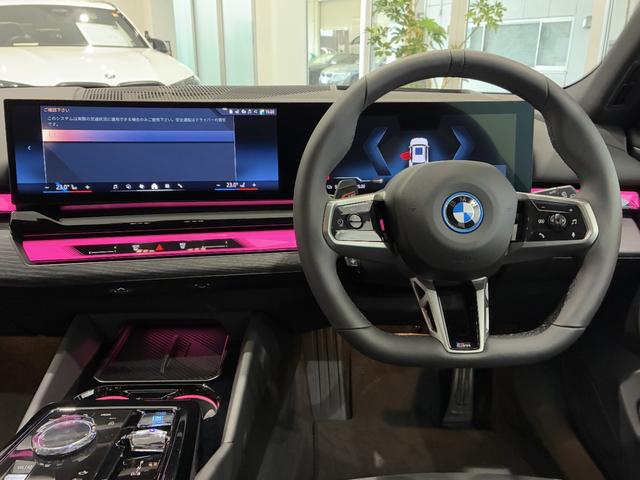 ｉ５ ｅＤｒｉｖｅ　４０ツーリング　Ｍスポーツ　全国２年保証、パノラマガラスサンルーフ、ハーフレザーシート、フルセグＴＶチューナー、２０インチアルミホイール（2枚目）