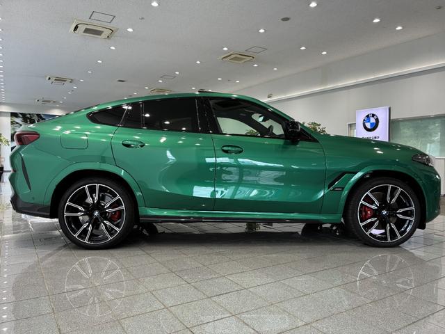 Ｘ６ Ｍ６０ｉ　ｘＤｒｉｖｅ　全国２年保証、ガラスサンルーフ、レザーシート、フルセグＴＶチューナー、ＬＥＤヘッドライト、２２インチアルミホイール、ＡＣＣ（4枚目）