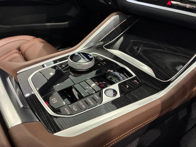 Ｘ６ Ｍ６０ｉ　ｘＤｒｉｖｅ　全国２年保証、ガラスサンルーフ、レザーシート、フルセグＴＶチューナー、ＬＥＤヘッドライト、２２インチアルミホイール、ＡＣＣ（7枚目）