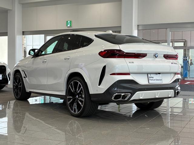 Ｘ６ Ｍ６０ｉ　ｘＤｒｉｖｅ　全国２年保証、パノラマガラスサンルーフ、レザーシート、フルセグＴＶチューナー、２２インチアルミホイール、ＡＣＣ（3枚目）