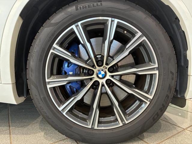 Ｘ５ ｘＤｒｉｖｅ　４５ｅ　Ｍスポーツ　全国２年保証　ブラックヴァーネスカレザー　ヘッドアップディスプレイ　フロントベンチレーションシート　フロントサイドリヤカメラ　アクティブクルーズコントロール　ＴＶファンクション　コンフォートアクセス（6枚目）