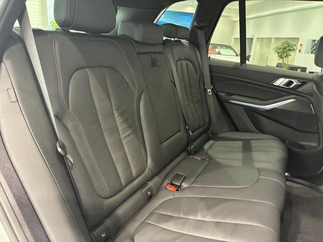 Ｘ５ ｘＤｒｉｖｅ　４５ｅ　Ｍスポーツ　全国２年保証　ブラックヴァーネスカレザー　ヘッドアップディスプレイ　フロントベンチレーションシート　フロントサイドリヤカメラ　アクティブクルーズコントロール　ＴＶファンクション　コンフォートアクセス（22枚目）