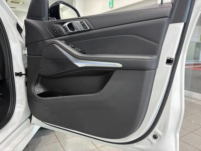 Ｘ５ ｘＤｒｉｖｅ　４５ｅ　Ｍスポーツ　全国２年保証　ブラックヴァーネスカレザー　ヘッドアップディスプレイ　フロントベンチレーションシート　フロントサイドリヤカメラ　アクティブクルーズコントロール　ＴＶファンクション　コンフォートアクセス（32枚目）
