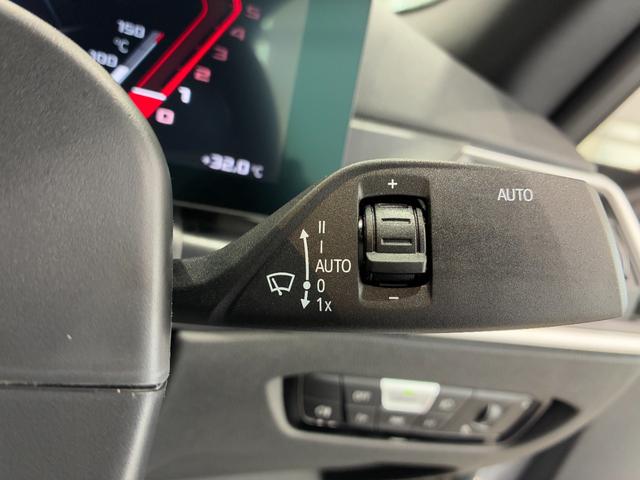 Ｍ２ ベースグレード　全国２年保証、レザーシート、ＬＥＤヘッドライト、２０インチアルミホイール、ＡＣＣ（17枚目）