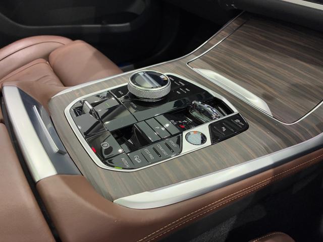 Ｘ７ ｘＤｒｉｖｅ　４０ｄエクセレンス　全国２年保証、３列シート、パノラマガラスサンルーフ、レザーシート、フルセグＴＶチューナー、ＬＥＤヘッドライト、２１インチアルミホイール、ＡＣＣ（7枚目）