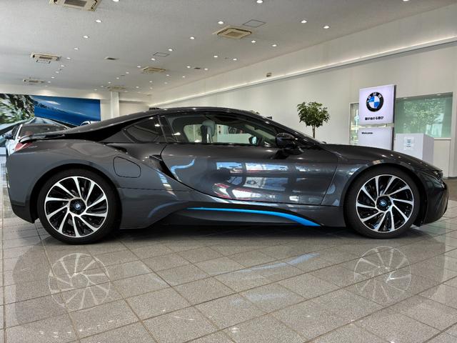 ｉ８ ベースグレード　全国１年保証、レザーシート、ＬＥＤヘッドライト、２０インチアルミホイール、ＡＣＣ、ＥＴＣ（5枚目）