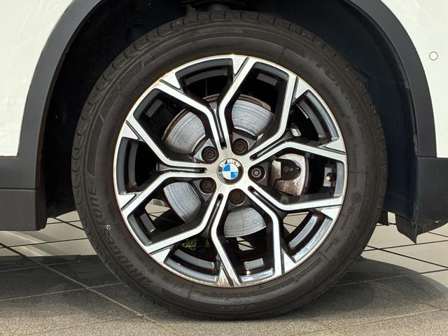 Ｘ１ ｘＤｒｉｖｅ　１８ｄ　全国２年保証　ハーフレザーシート　パワーリアゲート、ＬＥＤヘッドライト　１８インチアルミホイール　ＥＴＣ（6枚目）