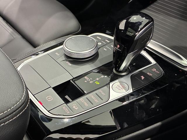 Ｘ３ Ｍ４０ｄ　全国２年保証　レザーシート　パノラマガラスサンルーフ　フルセグＴＶチューナー　ＬＥＤヘッドライト　２０インチアルミホイール　ＡＣＣ（7枚目）