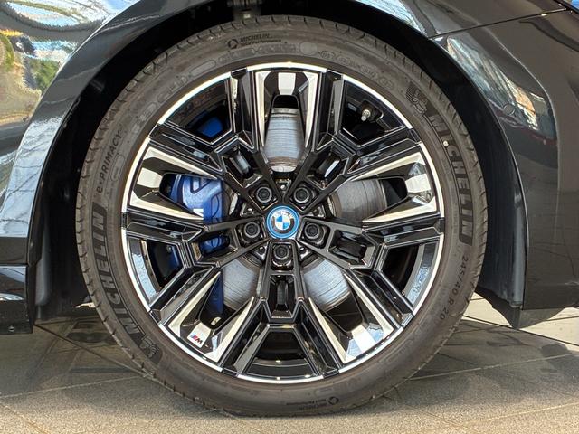 ｉ５ Ｍ６０　ｘＤｒｉｖｅ　全国２年保証　レザーシートフル　セグＴＶチューナー　ＬＥＤヘッドライト　パワーリアゲート　２０インチアルミホイール　ＡＣＣ（6枚目）