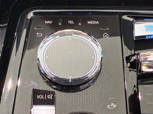 ｉ５ Ｍ６０　ｘＤｒｉｖｅ　全国２年保証　レザーシートフル　セグＴＶチューナー　ＬＥＤヘッドライト　パワーリアゲート　２０インチアルミホイール　ＡＣＣ（18枚目）