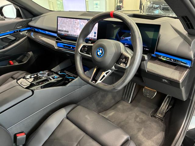 ｉ５ Ｍ６０　ｘＤｒｉｖｅ　全国２年保証　レザーシートフル　セグＴＶチューナー　ＬＥＤヘッドライト　パワーリアゲート　２０インチアルミホイール　ＡＣＣ（21枚目）