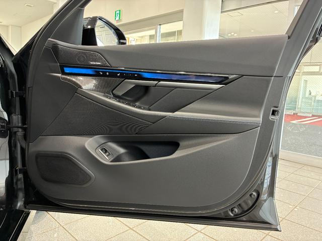 ｉ５ Ｍ６０　ｘＤｒｉｖｅ　全国２年保証　レザーシートフル　セグＴＶチューナー　ＬＥＤヘッドライト　パワーリアゲート　２０インチアルミホイール　ＡＣＣ（30枚目）