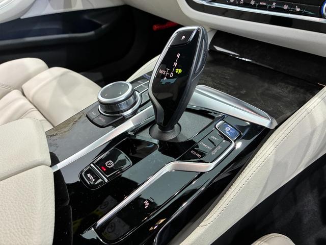 ５シリーズ ５２３ｄ　ｘＤｒｉｖｅ　Ｍスポーツ　レザーシート　フルセグＴＶチューナー　パワーリアゲート　ＬＥＤヘッドライト　１９インチアルミホイール　ＡＣＣ（7枚目）