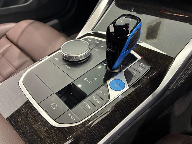 ｉ４ ｅＤｒｉｖｅ　４０　Ｍスポーツ　ハイラインパッケージ　全国２年保証　コンフォートパッケージ　レザーシート　ＬＥＤヘッドライト　１８インチアルミホイール　ＡＣＣ　ＥＴＣ（7枚目）