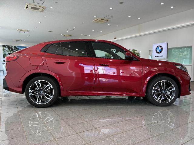 Ｘ２ ｘＤｒｉｖｅ　２０ｉ　Ｍスポーツ　全国２年保証　ガラスサンルーフ　ハーマンカードンスピーカー　レザーシート　ＬＥＤヘッドライト　１９インチアルミホイール　ＡＣＣ　ＥＴＣ（4枚目）