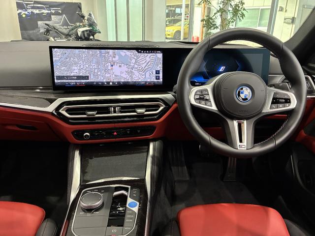 ｉ４ Ｍ５０　ｘＤｒｉｖｅ　全国２年保証　ガラスサンルーフ　レザーシート　フルセグＴＶチューナー　パワーリアゲート　ＬＥＤヘッドライト　１９インチアルミホイール　ＡＣＣ　ＥＴＣ（2枚目）