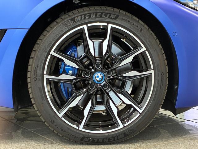 ｉ４ Ｍ５０　ｘＤｒｉｖｅ　全国２年保証　ガラスサンルーフ　レザーシート　フルセグＴＶチューナー　パワーリアゲート　ＬＥＤヘッドライト　１９インチアルミホイール　ＡＣＣ　ＥＴＣ（6枚目）