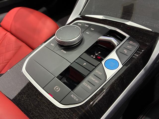 ｉ４ Ｍ５０　ｘＤｒｉｖｅ　全国２年保証　ガラスサンルーフ　レザーシート　フルセグＴＶチューナー　パワーリアゲート　ＬＥＤヘッドライト　１９インチアルミホイール　ＡＣＣ　ＥＴＣ（7枚目）