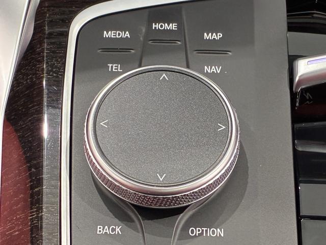 ｉ４ Ｍ５０　ｘＤｒｉｖｅ　全国２年保証　ガラスサンルーフ　レザーシート　フルセグＴＶチューナー　パワーリアゲート　ＬＥＤヘッドライト　１９インチアルミホイール　ＡＣＣ　ＥＴＣ（18枚目）