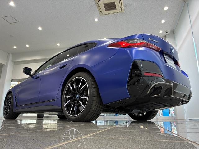 ｉ４ Ｍ５０　ｘＤｒｉｖｅ　全国２年保証　ガラスサンルーフ　レザーシート　フルセグＴＶチューナー　パワーリアゲート　ＬＥＤヘッドライト　１９インチアルミホイール　ＡＣＣ　ＥＴＣ（40枚目）