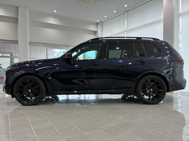 Ｘ７ Ｍ６０ｉ　ｘＤｒｉｖｅ　全国２年保証　３列シート　パノラマガラスサンルーフ　レザーシート　　　フルセグＴＶチューナー　パワーリアゲート　ＬＥＤヘッドライト　　２２インチアルミホイール　ＡＣＣ　ＥＴＣ（5枚目）