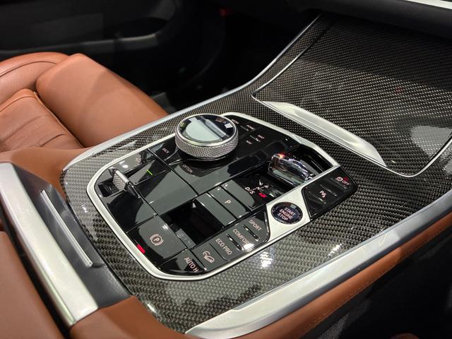 Ｘ７ Ｍ６０ｉ　ｘＤｒｉｖｅ　全国２年保証　３列シート　パノラマガラスサンルーフ　レザーシート　　　フルセグＴＶチューナー　パワーリアゲート　ＬＥＤヘッドライト　　２２インチアルミホイール　ＡＣＣ　ＥＴＣ（7枚目）