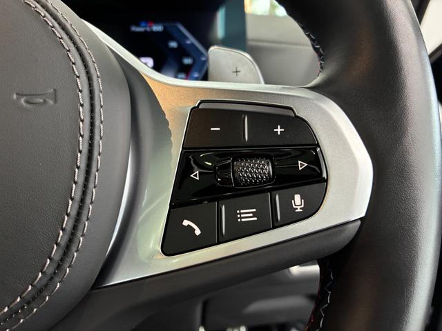 Ｘ７ Ｍ６０ｉ　ｘＤｒｉｖｅ　全国２年保証　３列シート　パノラマガラスサンルーフ　レザーシート　　　フルセグＴＶチューナー　パワーリアゲート　ＬＥＤヘッドライト　　２２インチアルミホイール　ＡＣＣ　ＥＴＣ（12枚目）