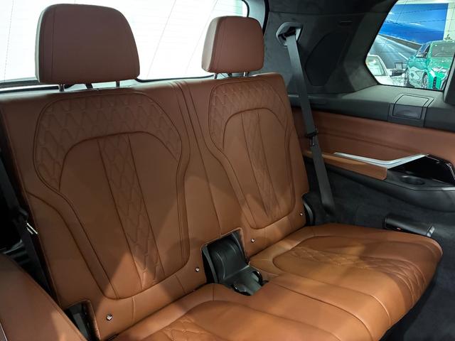 Ｘ７ Ｍ６０ｉ　ｘＤｒｉｖｅ　全国２年保証　３列シート　パノラマガラスサンルーフ　レザーシート　　　フルセグＴＶチューナー　パワーリアゲート　ＬＥＤヘッドライト　　２２インチアルミホイール　ＡＣＣ　ＥＴＣ（23枚目）