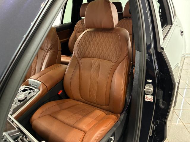 Ｘ７ Ｍ６０ｉ　ｘＤｒｉｖｅ　全国２年保証　３列シート　パノラマガラスサンルーフ　レザーシート　　　フルセグＴＶチューナー　パワーリアゲート　ＬＥＤヘッドライト　　２２インチアルミホイール　ＡＣＣ　ＥＴＣ（26枚目）