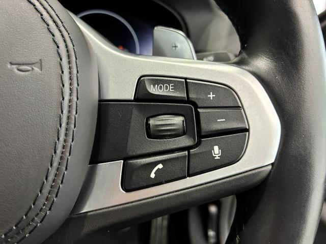 マルチファンクションスイッチは手元でボリュームやチャンネル操作が可能です。