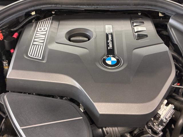 保証期間中に、もしもお車にトラブルが発生した際の緊急連絡を２４時間フリーダイアルでお受けいたします。応急処置のアドバイスのみならず、出張修理やレッカーなどの手配、代替交通手段の確保も行います。