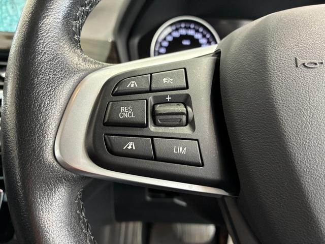 Ｘ１ 　レザーシート　パワーリアゲート　ＬＥＤヘッドライト　１８インチアルミホイール　ＡＣＣ　ＥＴＣ（11枚目）