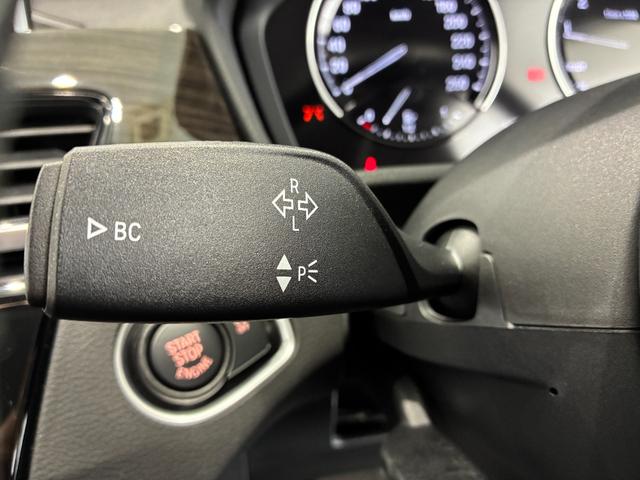 Ｘ１ 　レザーシート　パワーリアゲート　ＬＥＤヘッドライト　１８インチアルミホイール　ＡＣＣ　ＥＴＣ（16枚目）