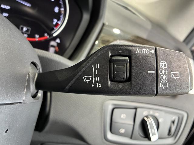 Ｘ１ 　レザーシート　パワーリアゲート　ＬＥＤヘッドライト　１８インチアルミホイール　ＡＣＣ　ＥＴＣ（17枚目）