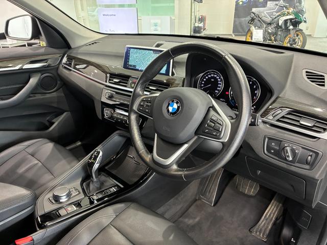 Ｘ１ 　レザーシート　パワーリアゲート　ＬＥＤヘッドライト　１８インチアルミホイール　ＡＣＣ　ＥＴＣ（21枚目）