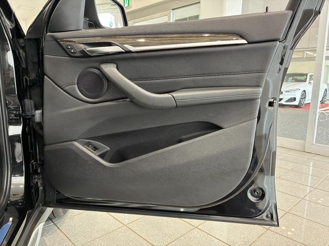 Ｘ１ 　レザーシート　パワーリアゲート　ＬＥＤヘッドライト　１８インチアルミホイール　ＡＣＣ　ＥＴＣ（30枚目）