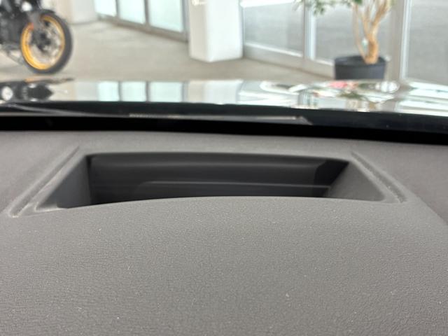 Ｘ１ 　レザーシート　パワーリアゲート　ＬＥＤヘッドライト　１８インチアルミホイール　ＡＣＣ　ＥＴＣ（32枚目）