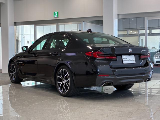 ５シリーズ ５３０ｅ　Ｍスポーツ　全国２年保証　レザーシート　フルセグＴＶチューナー　ヘッドアップディスプレイ　ＬＥＤヘッドライト　１９インチアルミホイール　ＡＣＣ　ＥＴＣ（3枚目）