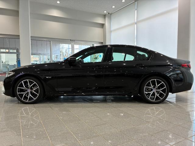 ５シリーズ ５３０ｅ　Ｍスポーツ　全国２年保証　レザーシート　フルセグＴＶチューナー　ヘッドアップディスプレイ　ＬＥＤヘッドライト　１９インチアルミホイール　ＡＣＣ　ＥＴＣ（5枚目）